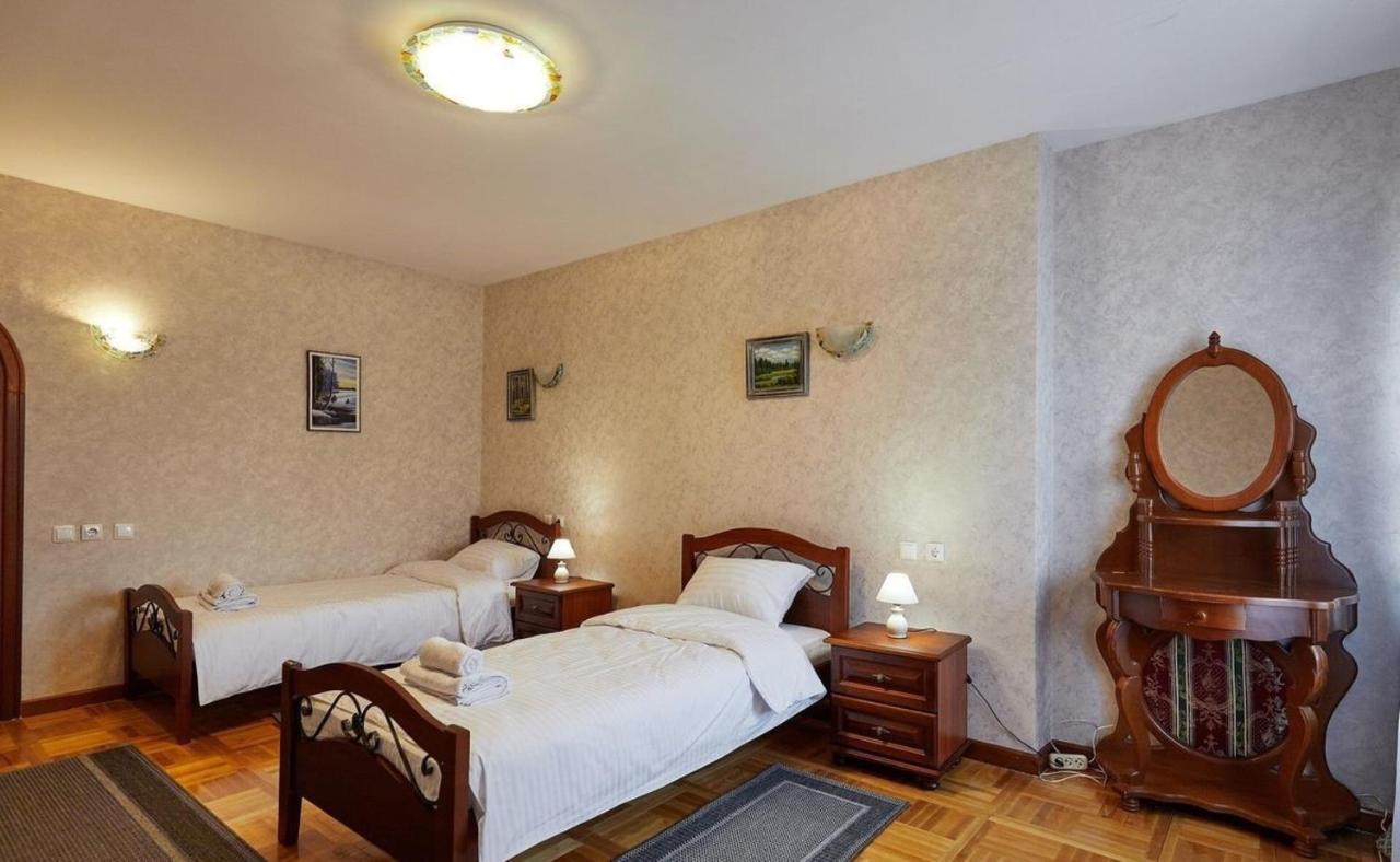 Usagyba Chausov Bed & Breakfast Vilyeyka Bagian luar foto